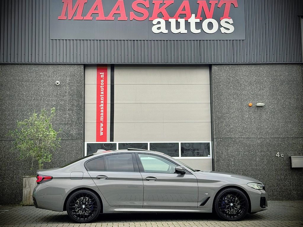 BMW 5-Serie 545e xDrive High Executive Edition / Sunroof / Trekhaak / NL delivery / BERNINA GREY! / ONLY