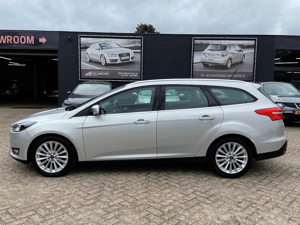 Ford Focus Wagon 1.0 Titanium 125 Pk - Airco ecc - Cruise - Camera - Bluetooth/handsfree - Trekhaak - 17 inch l.m velgen - v+a Pdc