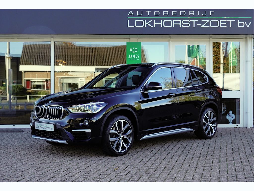 BMW X1 sDrive20i Orange Edition II | Panorama | Trekhaak | ACC | Leer | H/K