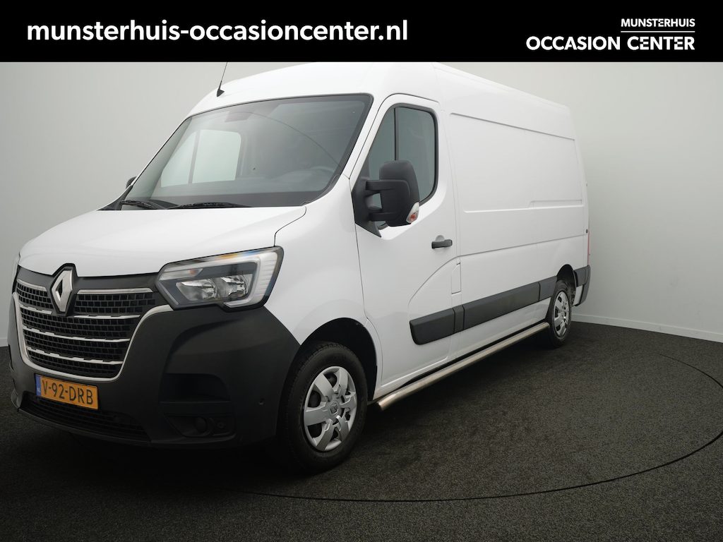 Renault Master T35 2.3 dCi 135 L2H2 Work Edition - Trekhaak - Sidebars - Deursloten - 3 persoons -