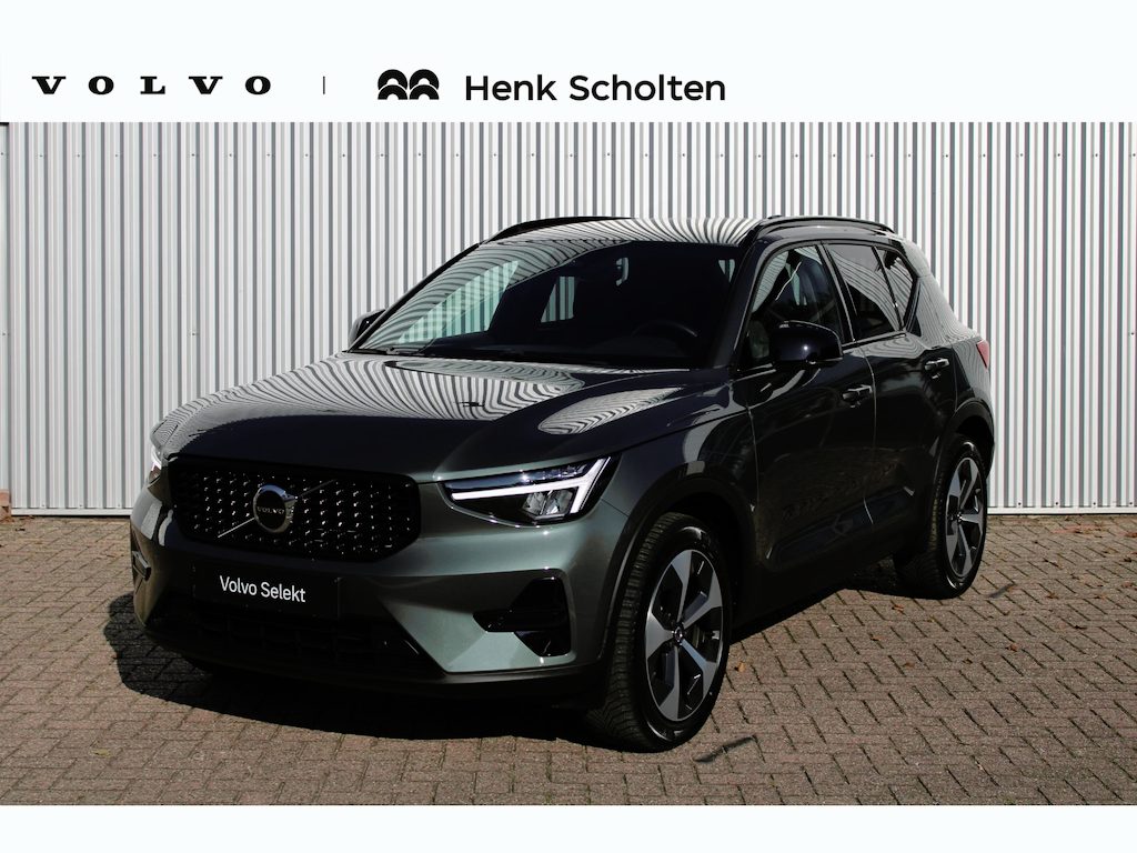 Volvo XC40 B4 Plus Dark | parkeersensoren voor & achter | Achteruitrijcamera | Trekhaak | Verwarmbare voorstoelen, stuurwiel en voorruit | Premium audio by Harman Kardon | Apple carplay/Android auto | All-season banden | Elektrisch verstelbare stoelen met geheugen.