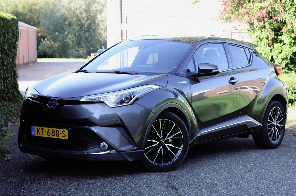 Toyota C-HR / C-HR+ 1.8 Hybrid First Edition / NAP / Trekhaak / Camera / JBL Audio