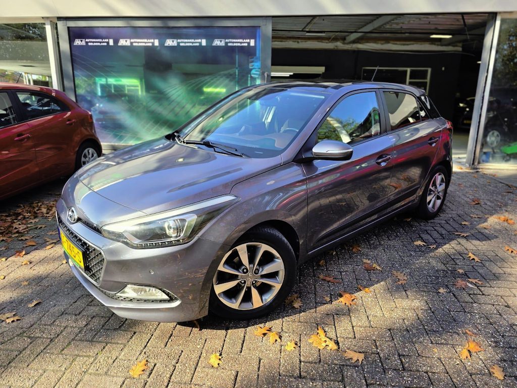 Hyundai i20 1.2 HP i-Motion Premium | 2E EIGENAAR | PANO DAK | 3/6 OF 12 MND GARANTIE | AIRCO | CRUISE | PDC |