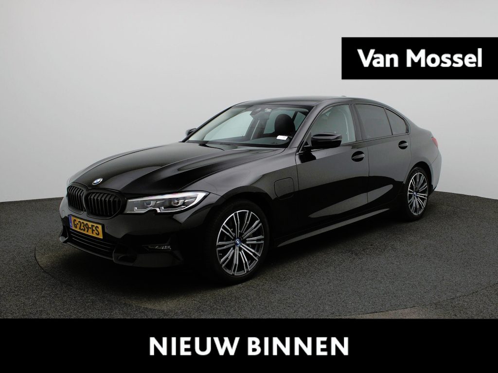 BMW 3-Serie 330e High Executive | Automaat | Apple Carplay / Android Auto | Cruise Control | Stoelverwarming | Lederen Bekleding |