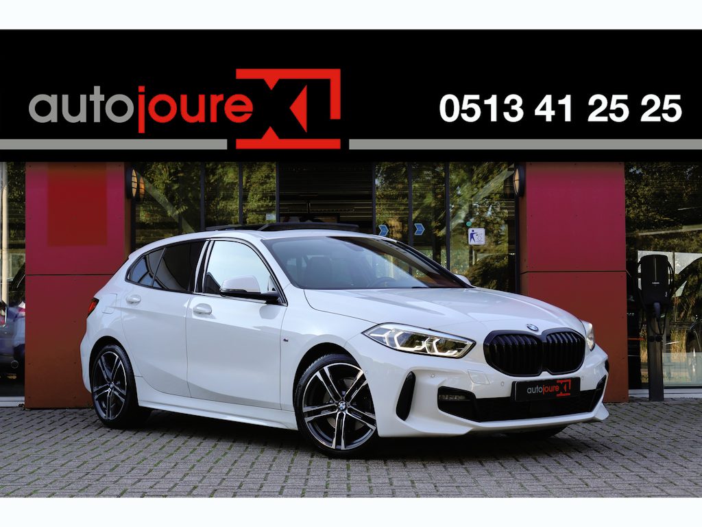 BMW 1-Serie 118i M-Edition | M-Pakket | Origineel NL | Panoramadak | Black Optic | Leder | Camera |