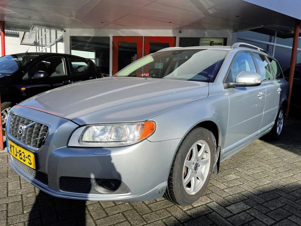 Volvo V70 2.5T 200PK Momentum Automaat  200 PK  Half Leder  Xenon  Dealer auto