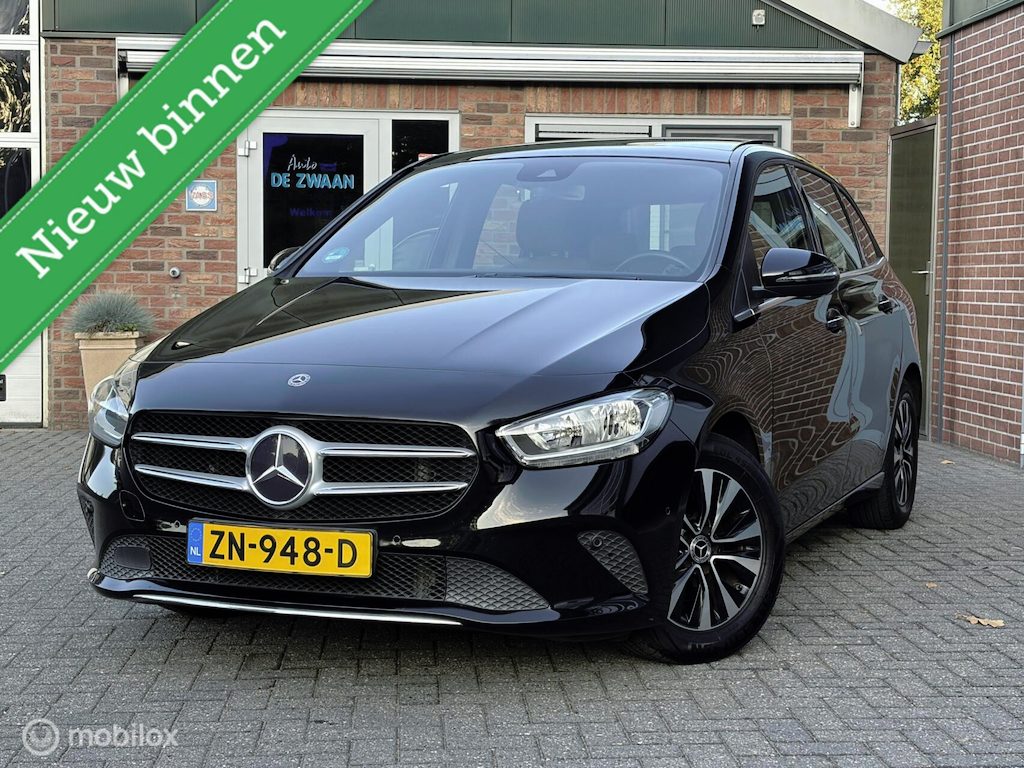 Mercedes-Benz B-klasse 180 Business Solution Plus|Wegklapbare Trekhaak|Pano|Leer|Camera|Elect A-klep.