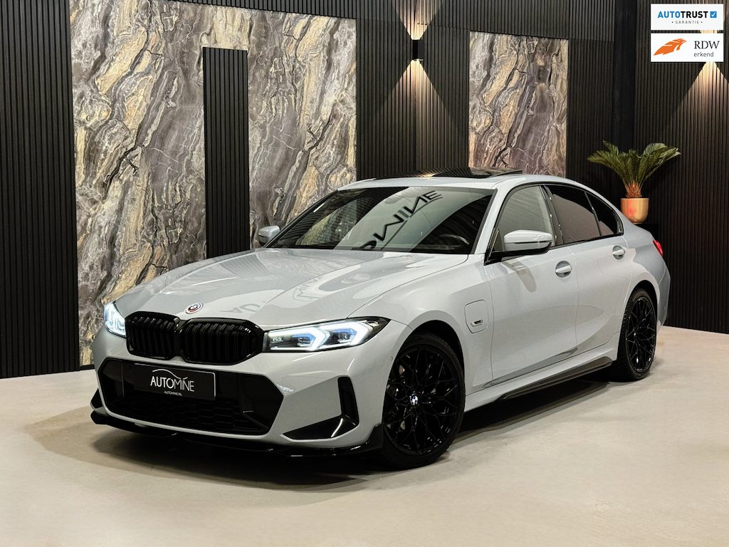 BMW 3-Serie 330e M-Performance|PANO|CURVED SCREEN|LASER|HARMAN KARDON|BOMVOL!