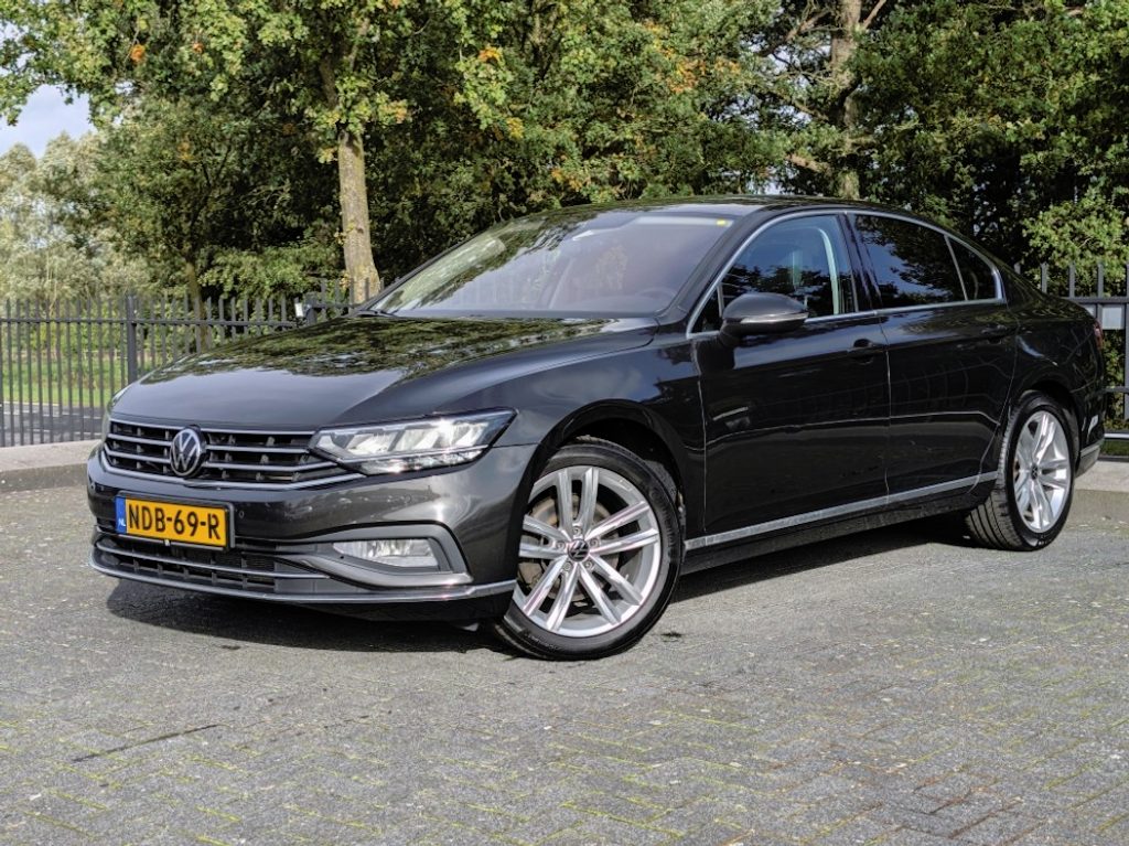 Volkswagen Passat 1.5 150PK | Trekhaak | Navi | Camera | Alcantara | Stoelverw. | ACC | LED | PDC | Virtual Cockp.