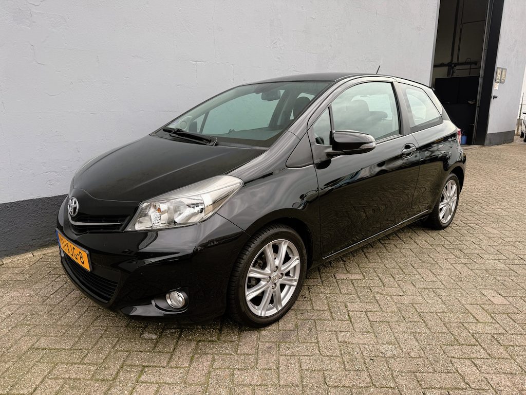 Toyota Yaris 1.3 VVT-i Dynamic - Volledig Onderhouden