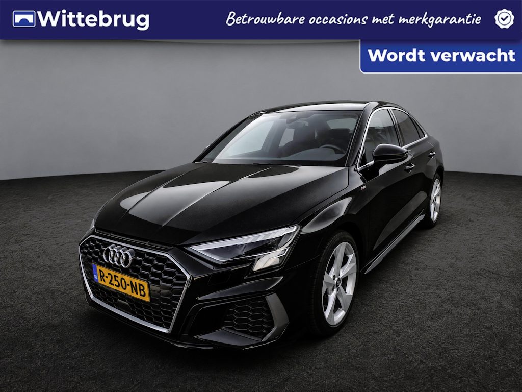 Audi A3 Limousine 30 TFSI S edition / Navigatie / App connect / LED / Climate controle / Lichtmetaal 18 inch /