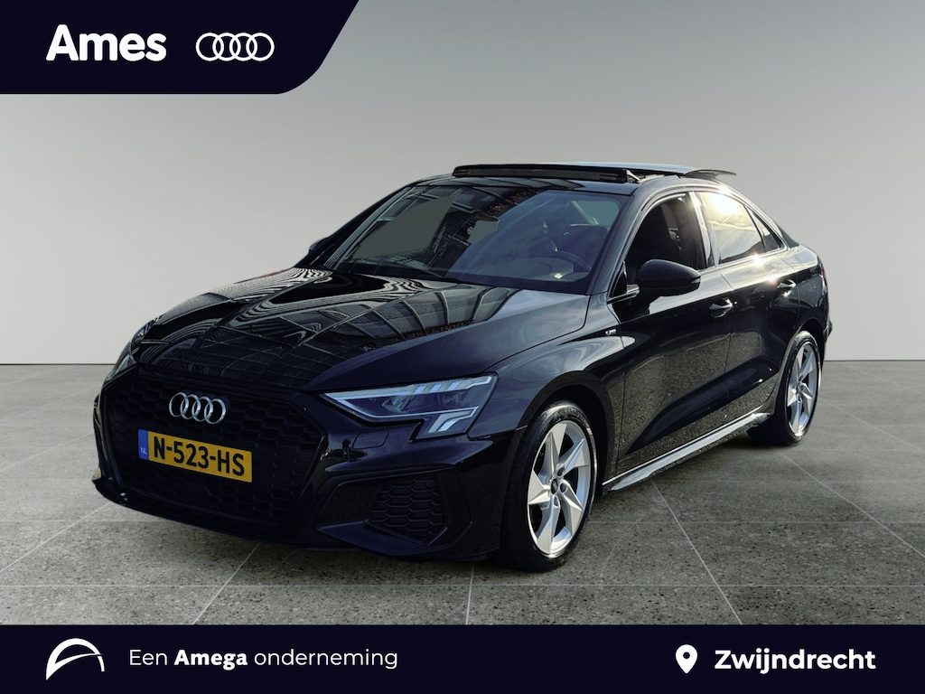 Audi A3 Limousine 30 115pk TFSI S edition Glazen panoramadak | Parkeerhulp achter | Adaptive cruise control