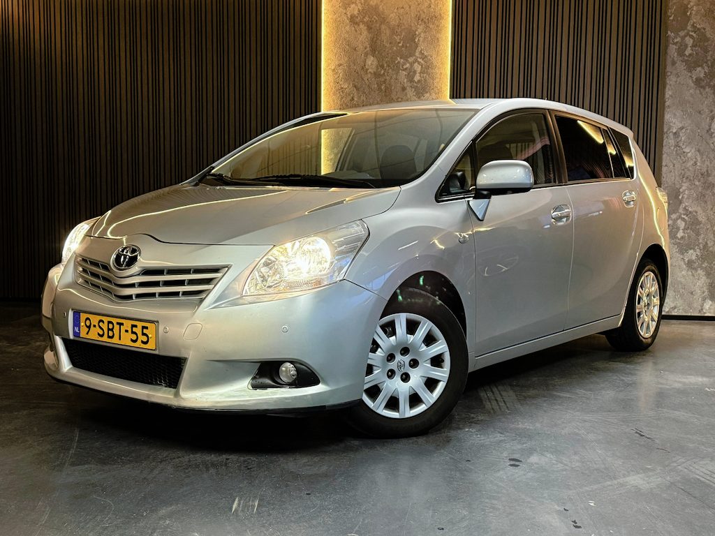 Toyota Verso 1.8 VVT-i Business 7P. Navi Camera Trekhaak Cruise