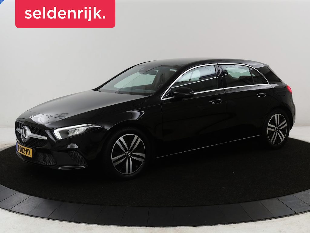 Mercedes-Benz A-klasse 180 Business Solution Luxury | Leder | Camera | Stoelverwarming | Sfeerverlichting | Full LED | Climate control | Park assist |