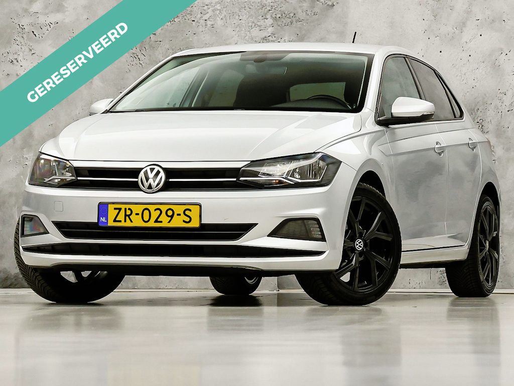 Volkswagen Polo 1.0 TSI Sportline Automaat (APPLE CARPLAY, GROOT NAVI, CLIMATE, STOELVERWARMING, SPORTSTOELEN, GETINT GLAS, LM VELGEN, ADAPTIVE CRUISE, NIEUWSTAAT)