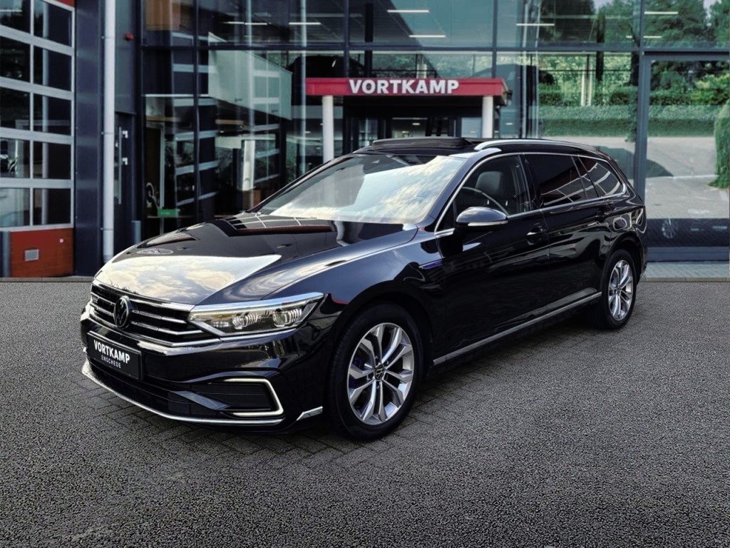 Volkswagen Passat 1.4 TSI GTE PANO-DAK/ZWENK.TREKHAAK/CAMERA/H+K/ACC/STOEL+STUURVERW