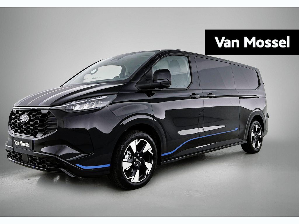Ford Transit Custom 340 2.5 PHEV L2H1 Sport | DEMO! | Beschikbaar 01-2027 | Adaptieve Cruise | | Inklapbare trekhaak | Stoel/stuurverwarming | Dodehoekdetectie | 19'' Velgen | B&O | Dubbele zijschuifdeur | Striping