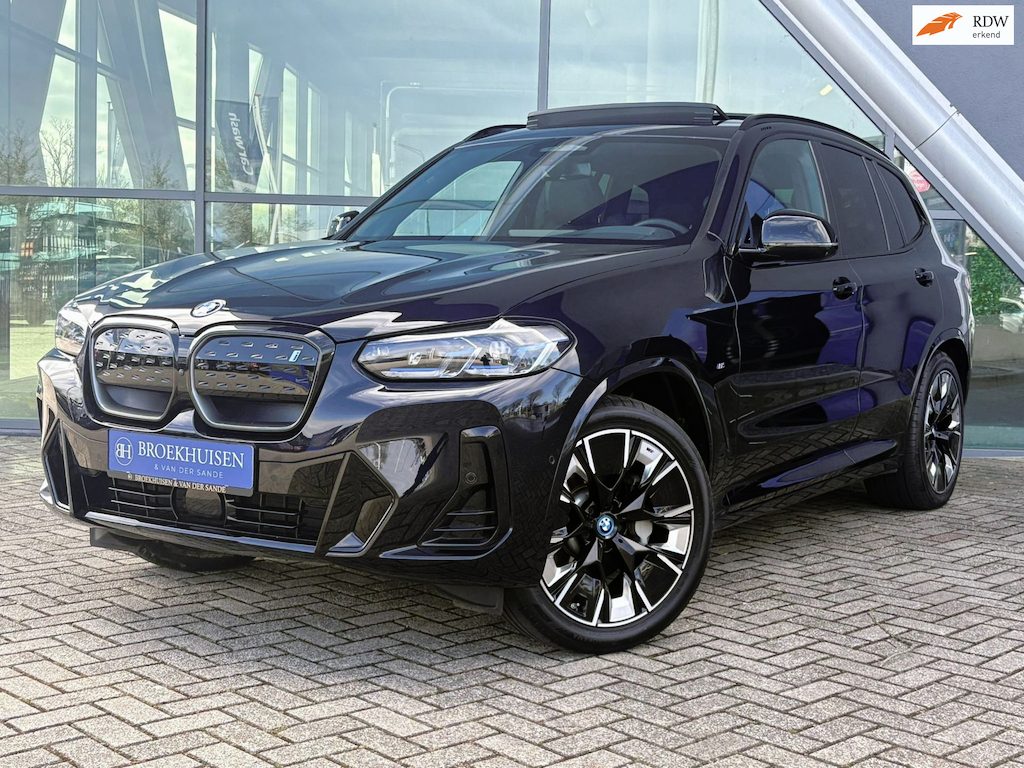BMW iX3 High Executive Edition M-Sport 80 kWh Shadow Line / Driving Assistant / Panoramadak