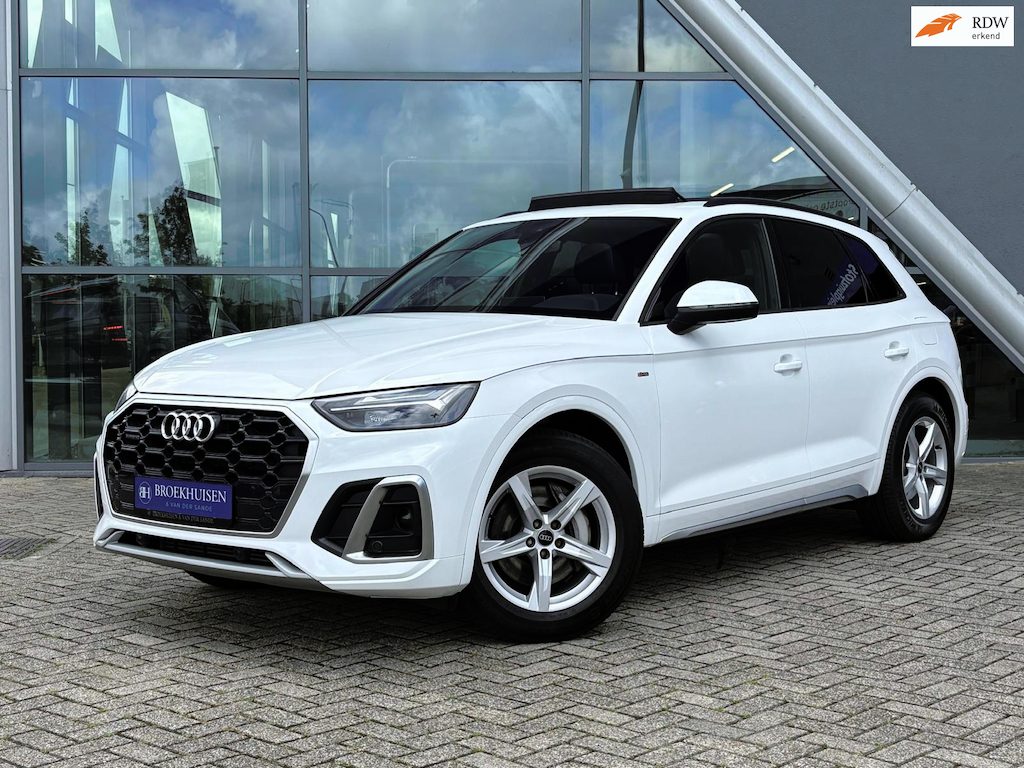 Audi Q5 55 TFSI e S edition Competition FACELIFT 367pk Luchtvering / Trekhaak / Panoramadak