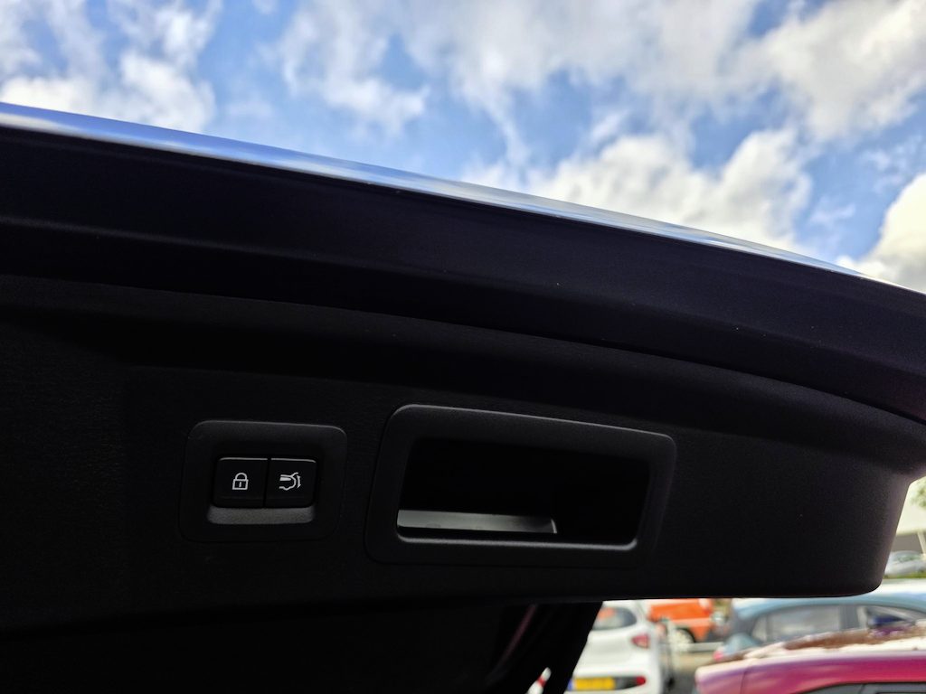 Mazda CX-60 2.5 e-SkyActiv PHEV Homura |SOH 96.8%| Bose | Elektrische achterklep | Navigatie | Android auto applecarplay | Dodehoeksensoren |