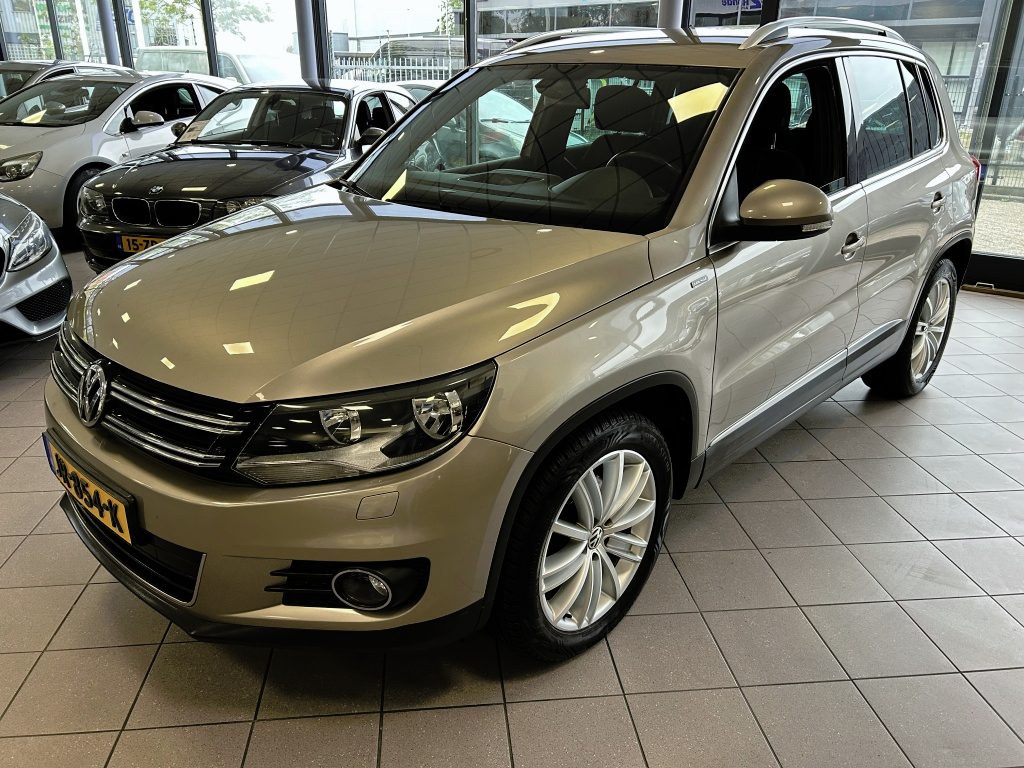 Volkswagen Tiguan 2.0 TDI R-Line Ed. 142 DKM NW ST BJ 2015 !!!