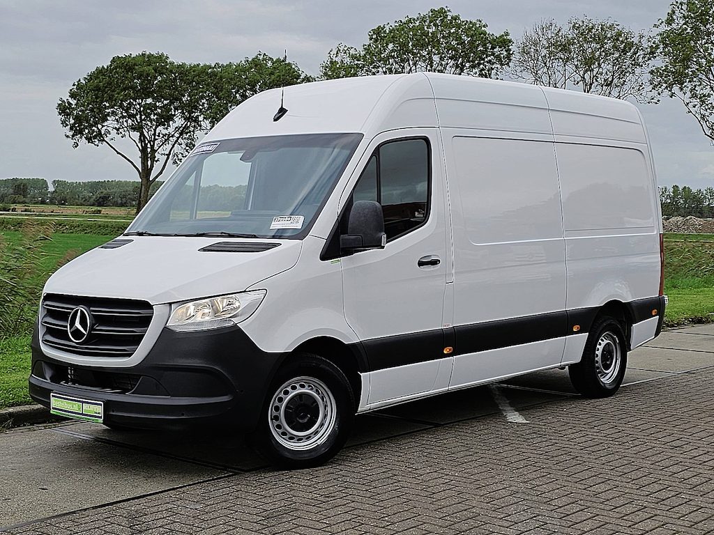 Mercedes-Benz Sprinter 317 L2H2 RWD Cruise control, Airco, Pdc, Mbux, Carplay, Camera, Climate control, Stoelverwarming