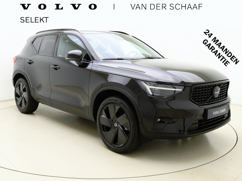 Volvo XC40 B3 177pk Plus Black Edition / Harman Kardon audio / Lighting / Elektrische stoelen met geheugen /