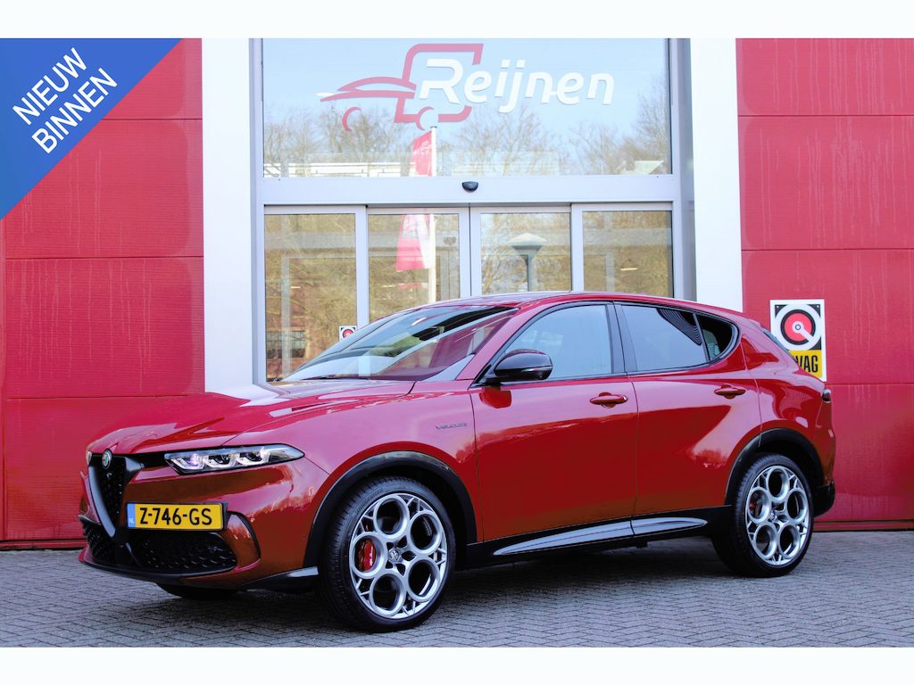 Alfa Romeo Tonale 1.5T 160PK HYbrid VELOCE | LEDEREN BEKLEDING | VOORSTOELEN / STUUR VERWARMD | VOORSTOELEN GEVENTILEERD | VOORSTOELEN ELEKTRISCH VERSTELBAAR MET GEHEUGEN FUNCTIE | HARMAN CARDON PREMIUM AUDIO | DRAADLOOS APPLE CARPLAY / ANDROID AUTO | 360° CAMERA | AUTOMATISCH DIMMENDE BUITENSPIEGELS | 20"INCH LICHTMETALEN VELGEN | ADAPTIVE CRUISE CONTROL | KEYLESS ENTRY / START | ELEKTRISCH BEDIENBARE ACHTERKLEP | DRAADLOZE TELEFOONLADER | AMBIENT LIGHTING | DONKERE HEMELBEKLEDING | SCHAKELFLIPPERS AAN HET STUUR | VERWARMDE RUITENSPROEIERS |