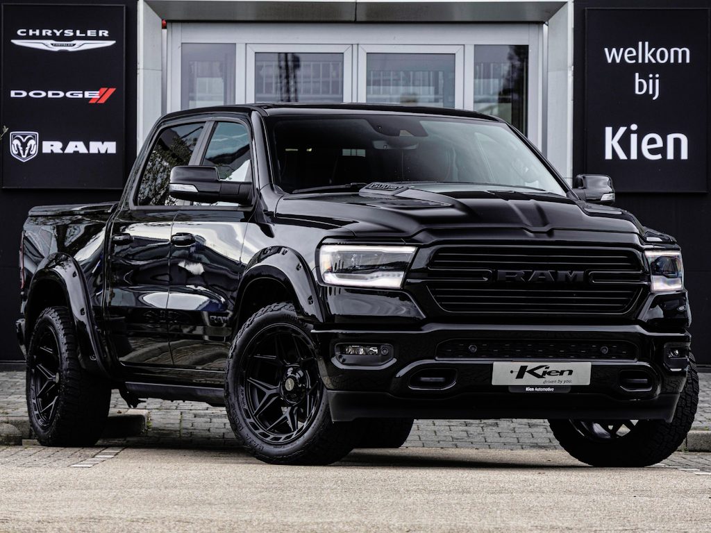 Dodge Ram 1500 5.7 V8 4x4 Crew Cab Laramie Night | Pano | Luchtvering | LPG | Harman Kardon | Memory | Luxe Lederen Bekleding | Camera | 22'' Velgen |