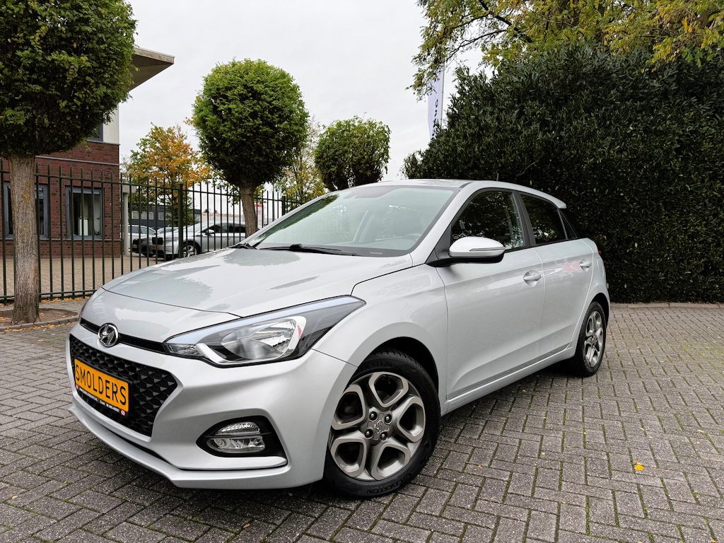 Hyundai i20 1.2 (4 cil.), Apple CarPlay, AIRCO, Cruise Control, Navigatie, Achteruitrijcamera, DAB, Bluetooth, Parkeersensoren