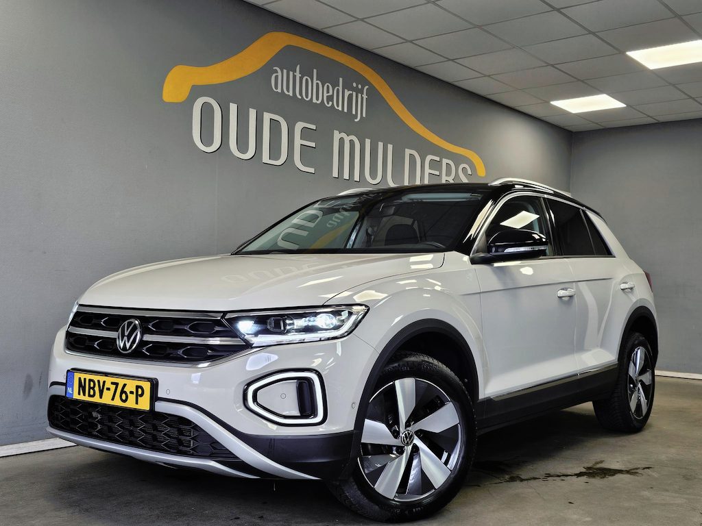 Volkswagen T-Roc 1.5 TSI DSG 150PK Style | Adaptive cruise | IQ Light | Stoel -stuurverwarming | Camera | Keyless |