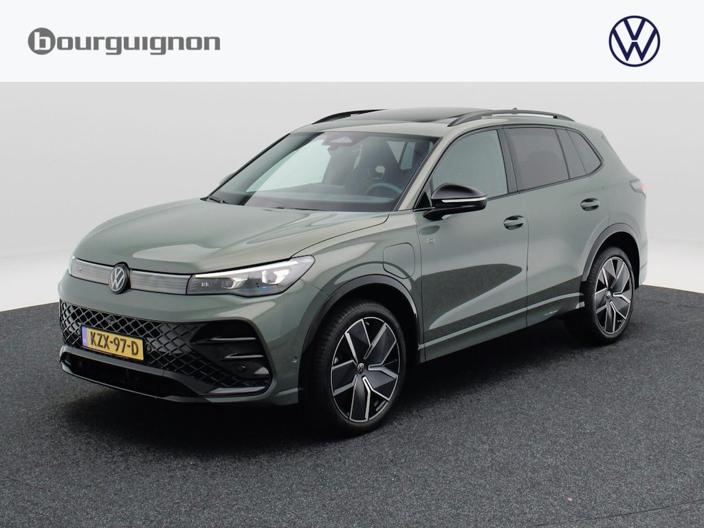 Volkswagen Tiguan 1.5 eHybrid R-Line | Trekhaak | Panoramadak | Black Style | Head-Up Display |