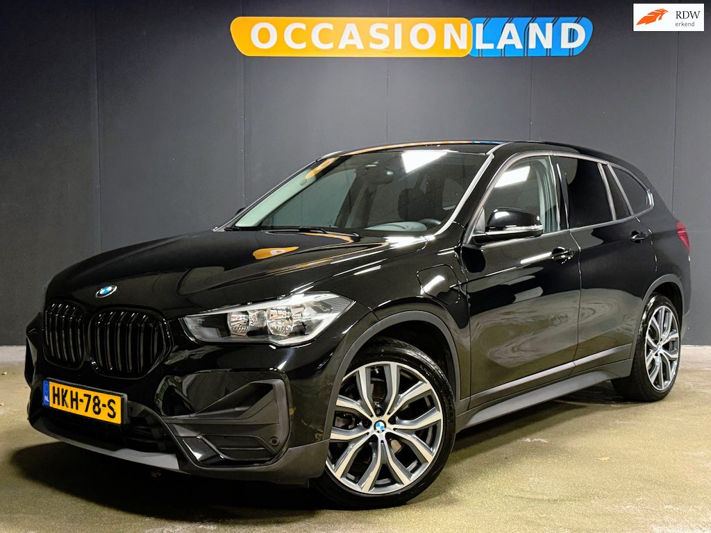 BMW X1 XDrive25e|TREKHAAK|PDC|CAMERA|KEYLESS|LEDER|ACC|STOELV|DAB|CARPLAY|19INCH|