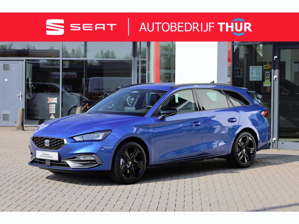 SEAT Leon Sportstourer 1.5 TSI e-Hybrid FR Business 204PK / 150kW, Achteruitrijcamera, 3-zone Climatronic, Apple Carplay & Android Auto, dodehoeksensor, adaptive cruise control, grootlichtassistent, keyless start, volledig digitaal instrumentenpaneel (Virtual Cockpit), black pack (18'' LMV zwart, spiegelkappen. achterspoiler & sideskirts uitgevoerd in zwart), parkeersensoren voor & achter (pdc)