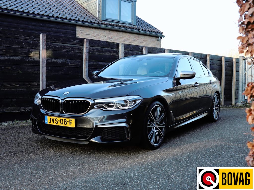 BMW 5-Serie M550i xDrive High Executive dealer O.H., pano, HUD