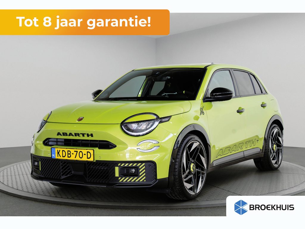 Abarth 600e Scorpionissima 54 kWh | Tot 8 Jaar Garantie | Camera | Navigatie | 20 inch Lichtmetaal | Sabelt Stoelen | Verwarmde stoelen |
