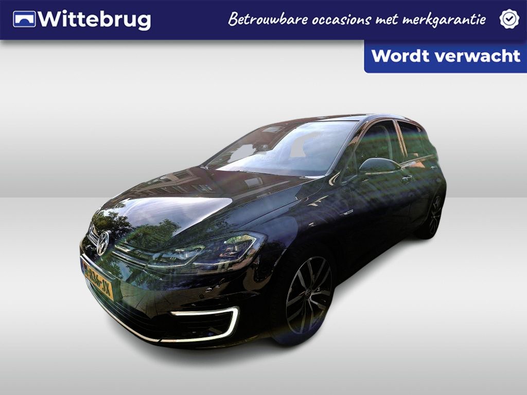 Volkswagen E-Golf E-DITION / SOH 92%/ AUTOMAAT/ LEER/ PARK.SENSOREN V+A/ CAMERA/ CRUISE/ STOELVERWARM./ KEYLESS/ DIGITAL DASH/ NAVI/ CLIMA