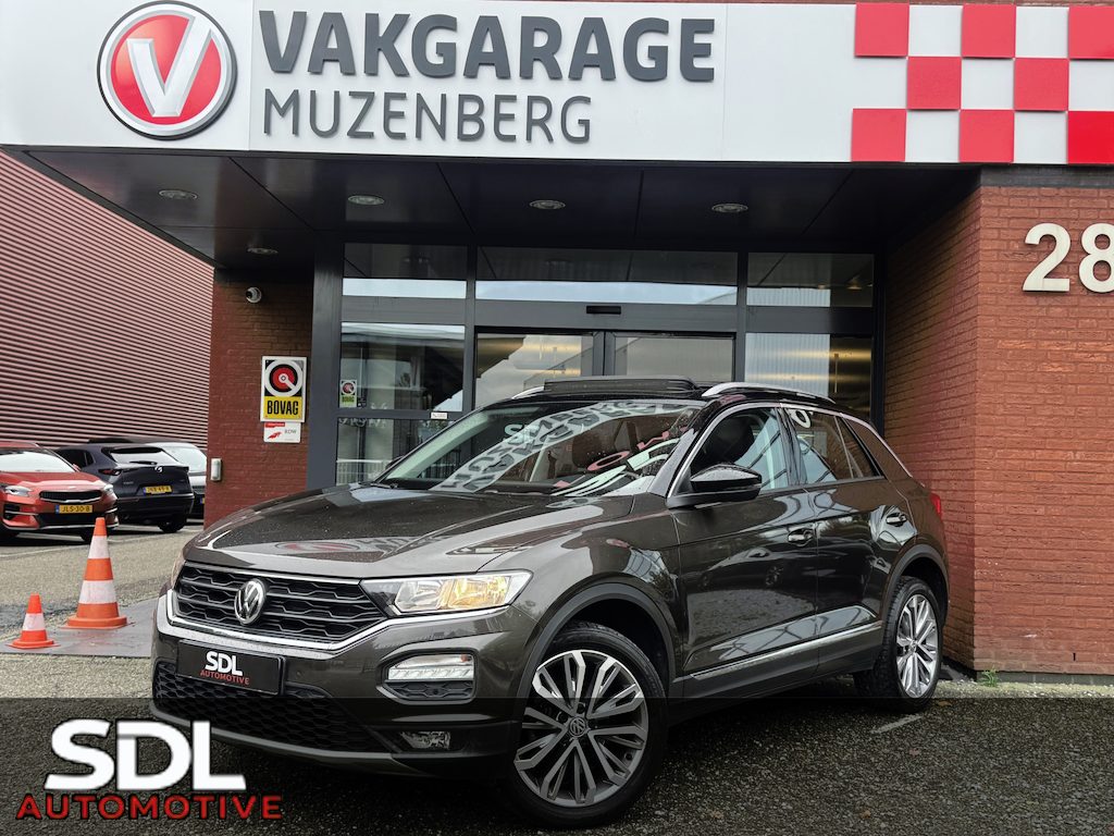 Volkswagen T-Roc 1.5 TSI Style // VIRTUAL COCKPIT // ADAPTIVE CRUISE // PANO / SCHUIF-KANTELDAK // NAVI // PDC V+A // ELEK. ACHTERKLEP // DODENHOEK SESNOR //