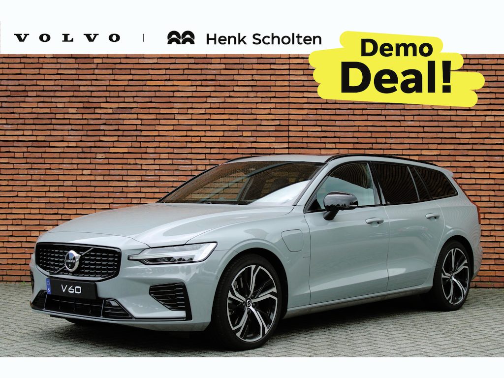 Volvo V60 2.0 T6 Plug-in hybrid AWD Ultra Dark | Panoramisch schuif-/kanteldak | 360 graden camera | Elektrische voorstoelen met geheugenfunctie | Head up display | Harman Kardon | Stoel-/ stuurwielverwarming | Verwarmde achterbank | Extra getint glas | 19 inch. lichtmetalen velgen | Pilot assist