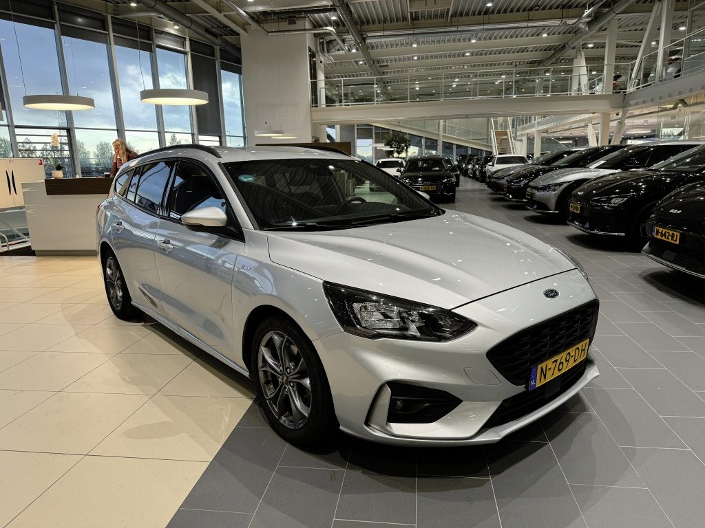 Ford Focus Wagon 1.0 EcoBoost Hybrid | ST Line