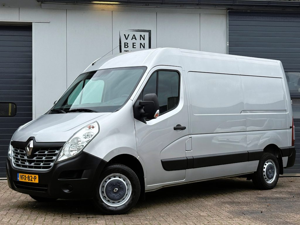 Renault Master T35 2.3dCi 145pk L2H2 Airco 3-pers. 54.000km!
