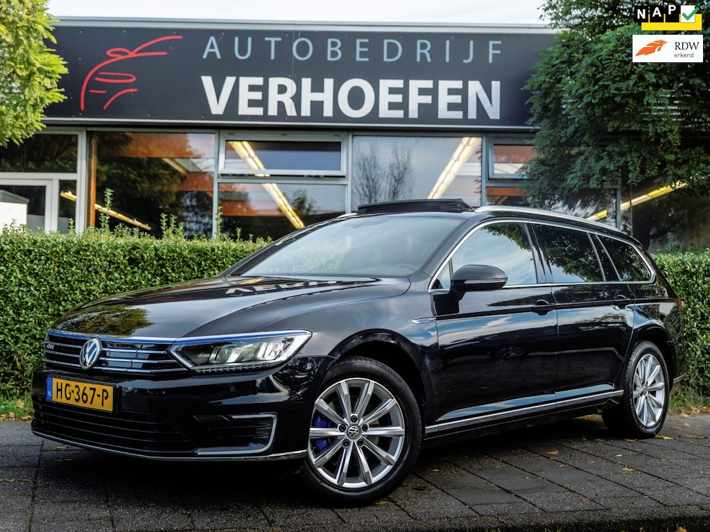Volkswagen Passat Variant 1.4 TSI GTE Highline | PANORAMADAK | CARPLAY | KEYLESS | ADAPTIEF | TREKHAAK | PARKEERCAMERA | STOELVERW