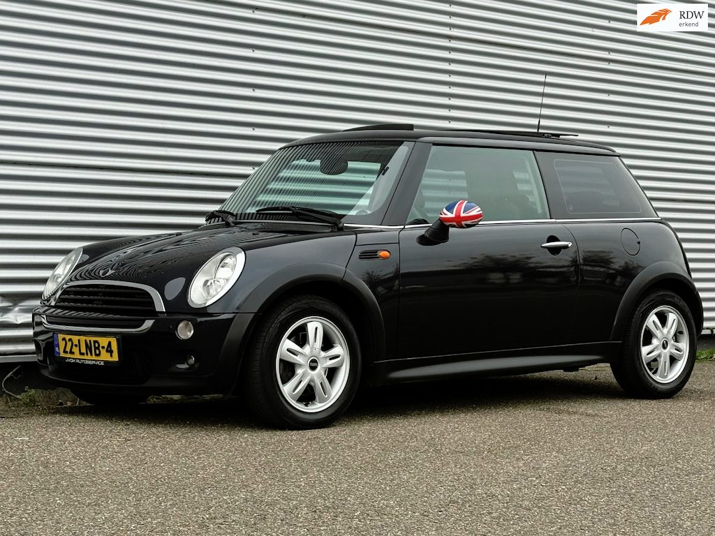 MINI Cooper 1.6 Salt, APK, Panoramadak – PDC – Cruise – 15" Lichtmetaal