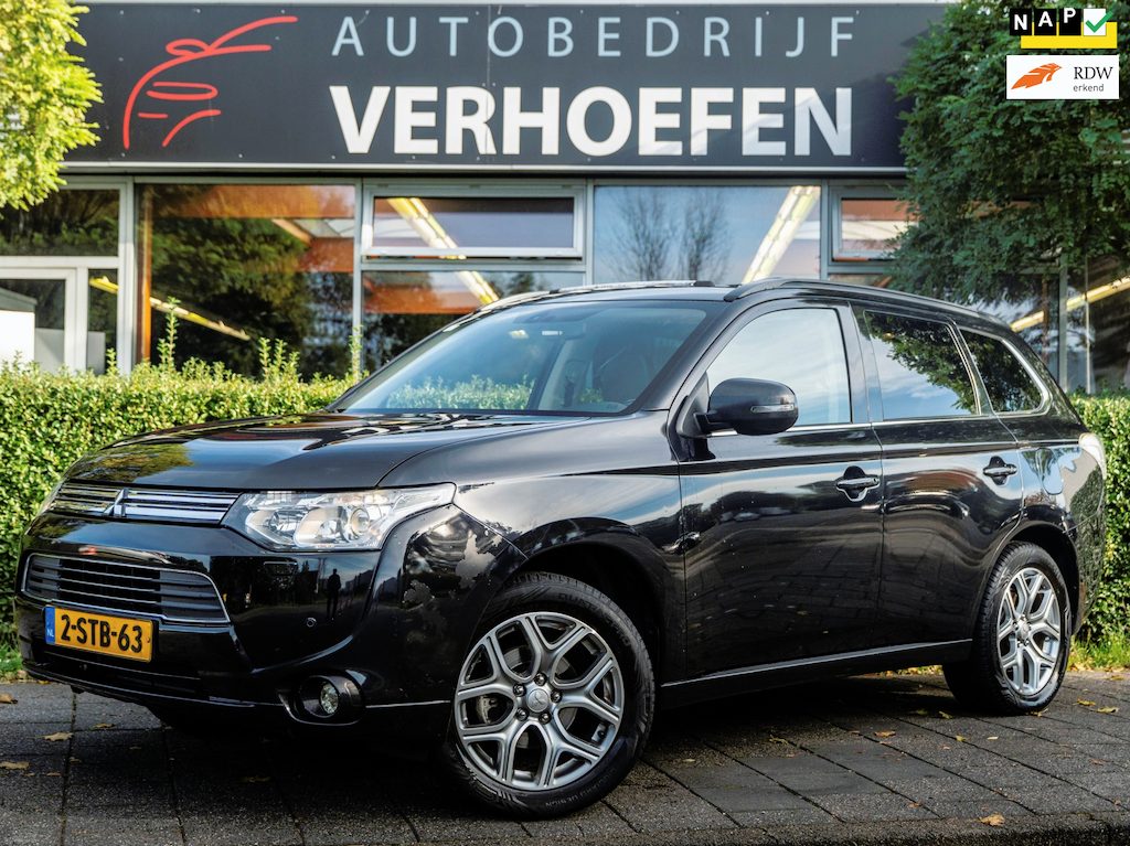 Mitsubishi Outlander 2.0 PHEV Instyle | PANORAMADAK | PARKEERCAMERA | LEDER | TREKHAAK | NAVIGATIE | XENON | STOELVERWARMING | NAP