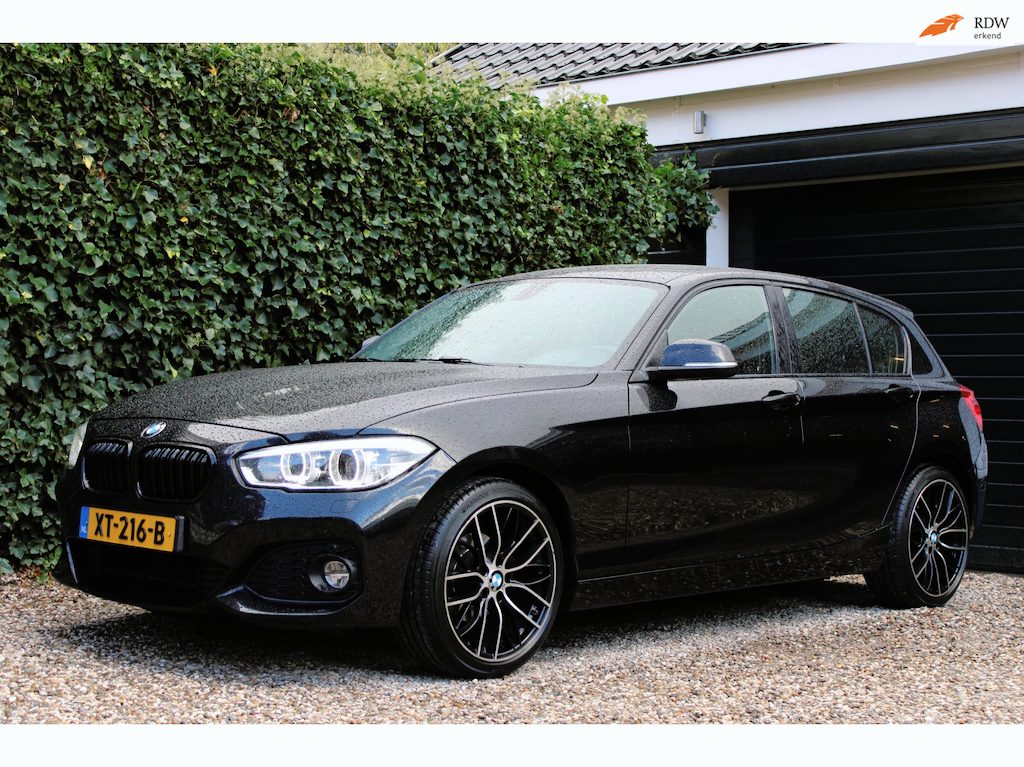 BMW 1-Serie 116d Sport | Automaat | PDC V+A | Stoelverwarming | Cruise control