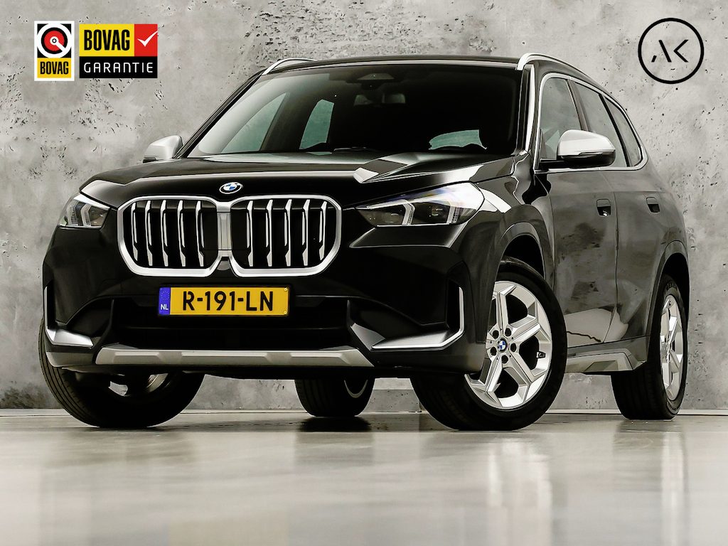 BMW X1 sDrive18i X-Line Automaat (NIEUW MODEL, APPLE CARPLAY, GROOT NAVI, CAMERA, STUUR/STOELVERWARMING, SPORTSTOELEN, LEDER, ELEK ACHTERKLEP, NIEUWSTAAT)