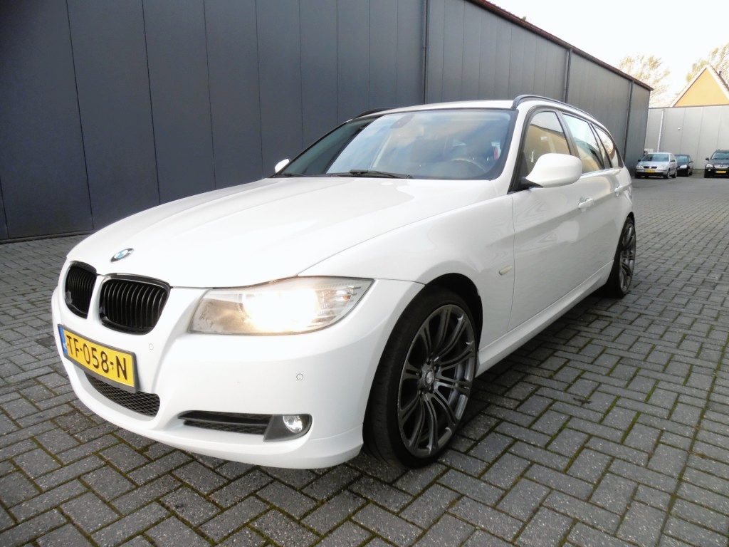 BMW 3-Serie 320I LUXURY LINE