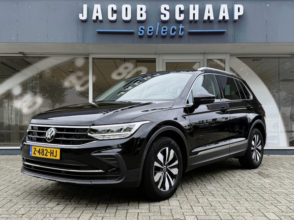 Volkswagen Tiguan 1.5 TSI Life / Automaat / Carplay / Trekhaak (1.800 KG) / Sensoren / Camera /