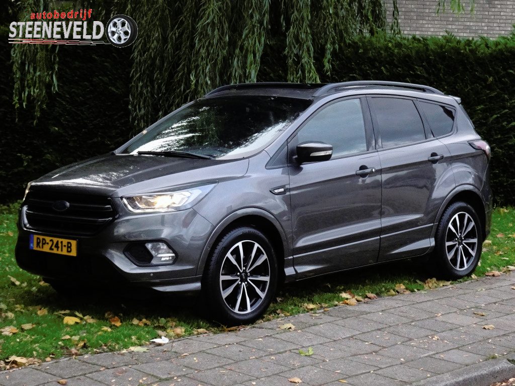 Ford Kuga 1.5 ST-Line X met Panoramadak en Trekhaak