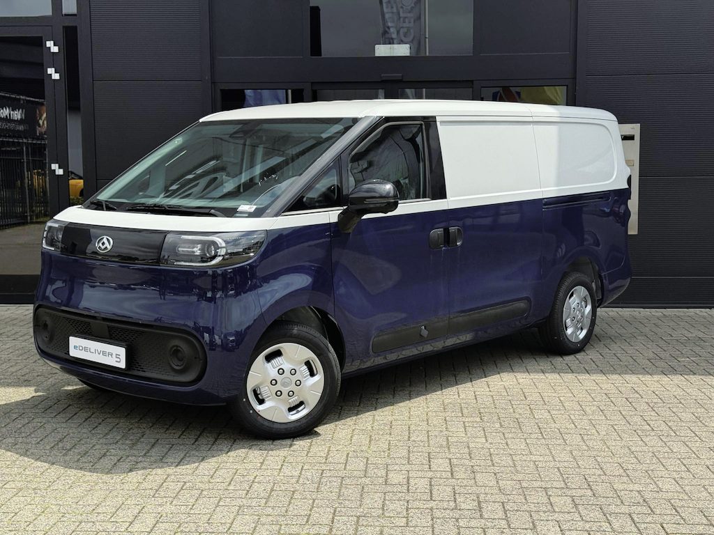 Maxus eDeliver 5 L1H1 64kWh Aut. | Two-Tone | 3-Fase | tot 489km WLTP | CarPlay | Camera | 24 maanden garantie! | Trekhaak | OUTLET